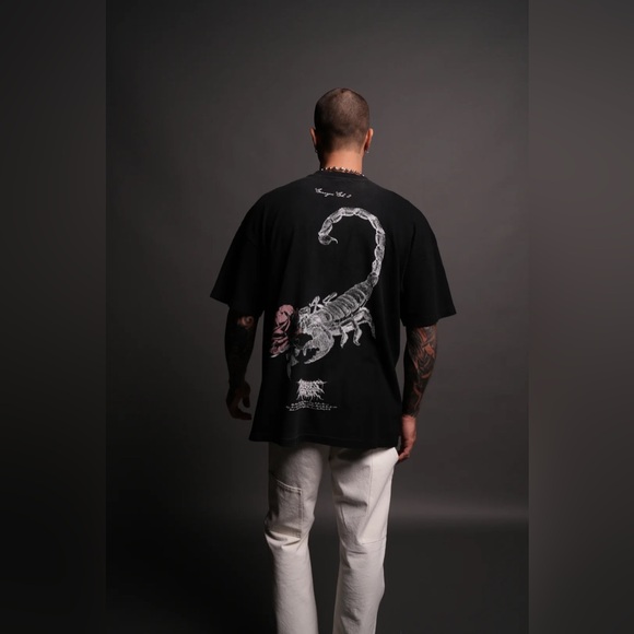 SCORPION ROSE "PREMIUM" OVERSIZED TEE IN BLACK SPINE SUN FADE - Picture 4 of 6